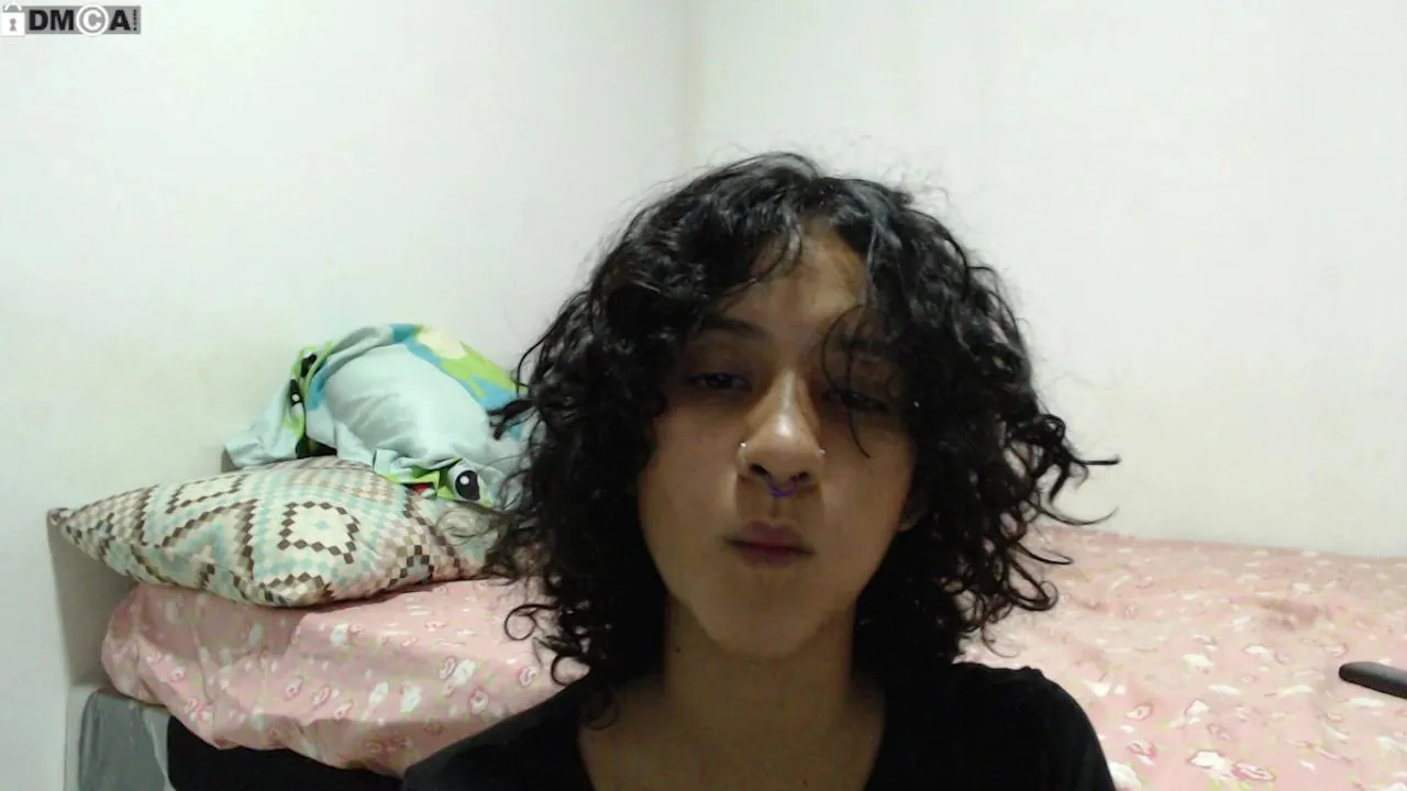 Offline alinawoolf on Cam4