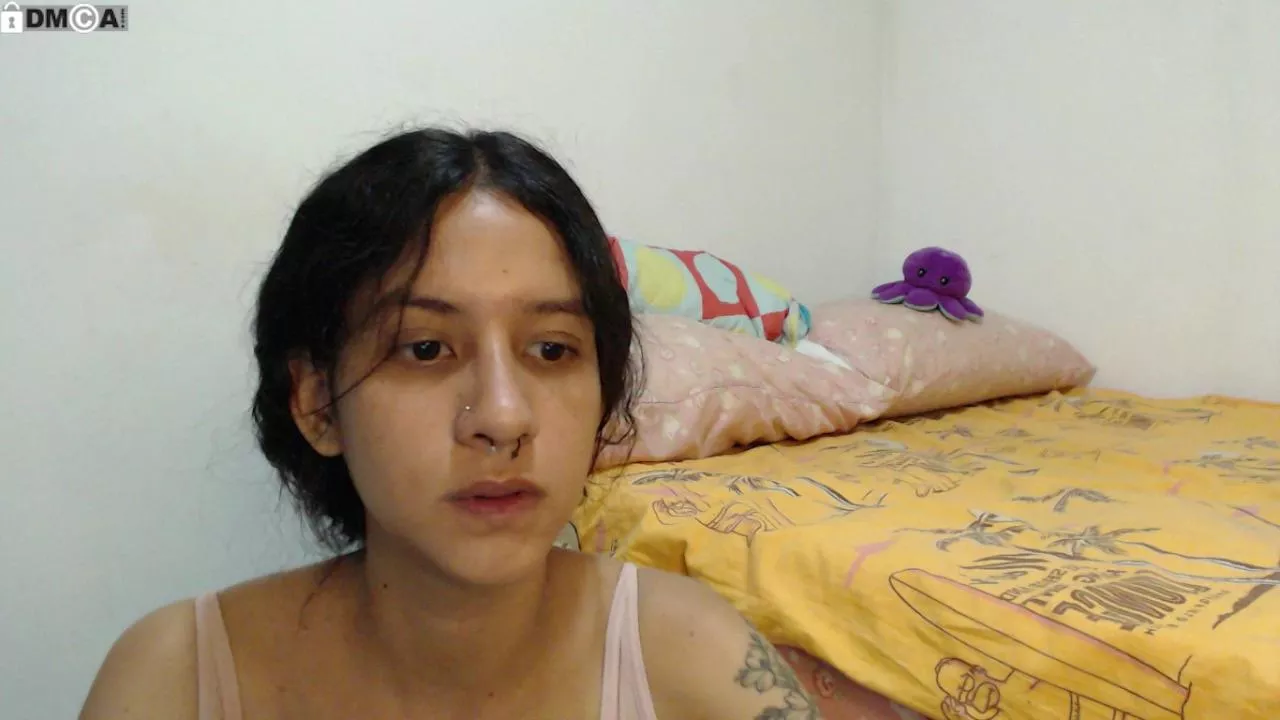 Offline alinawoolf on Cam4