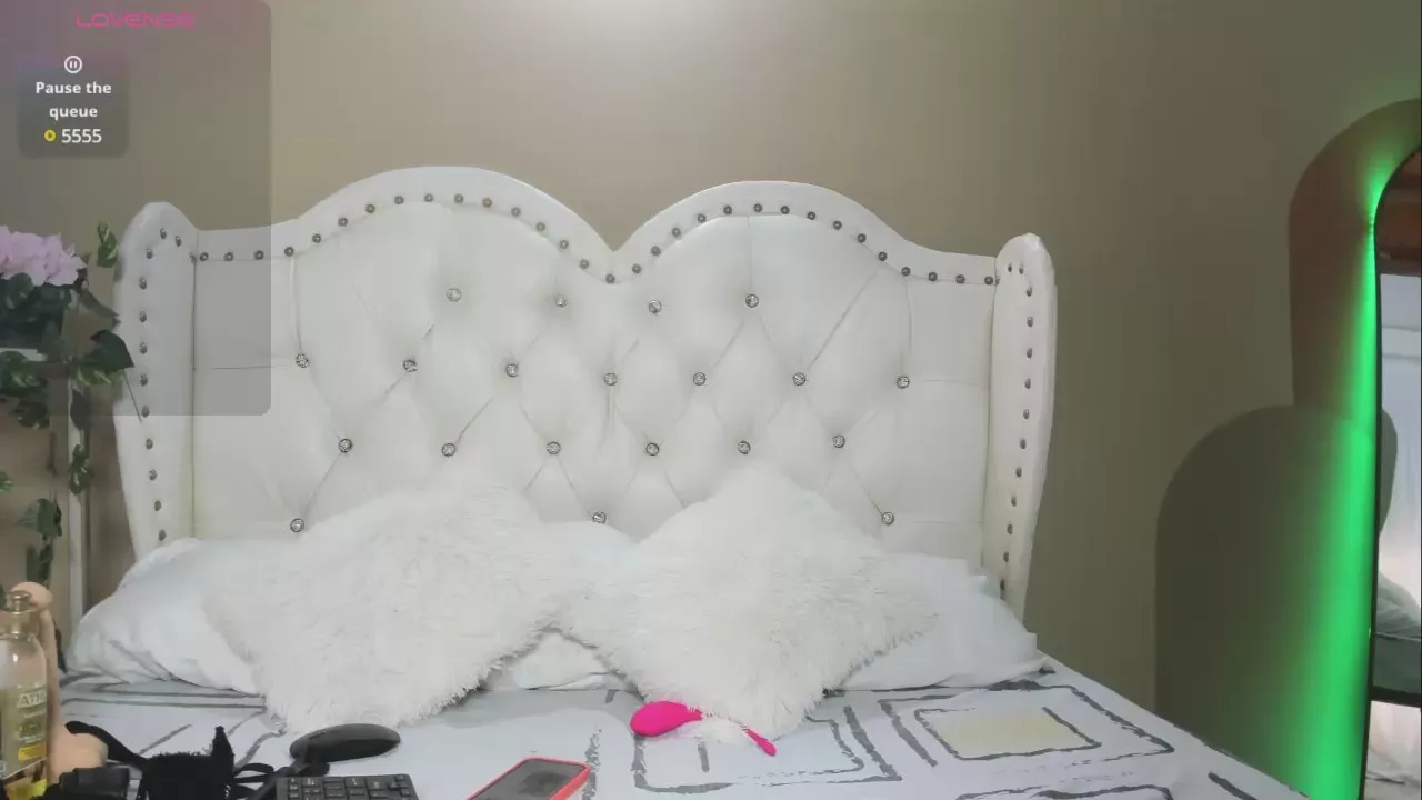 Offline Alison_Milk on Cam4