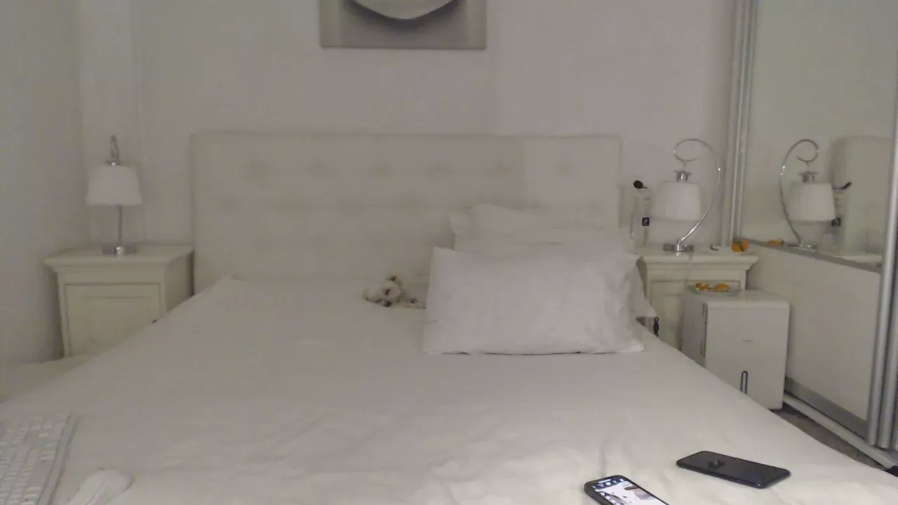 Offline alisonya on Cam4