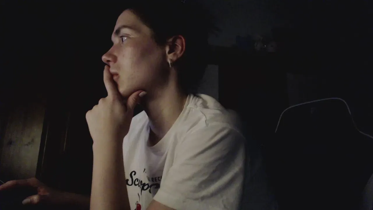 Offline Alissarun on Cam4