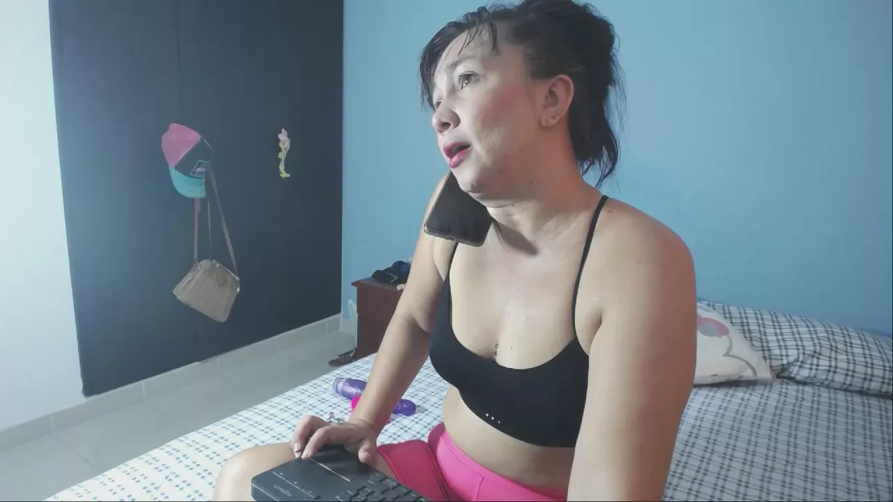 Offline AllisonJones on Cam4