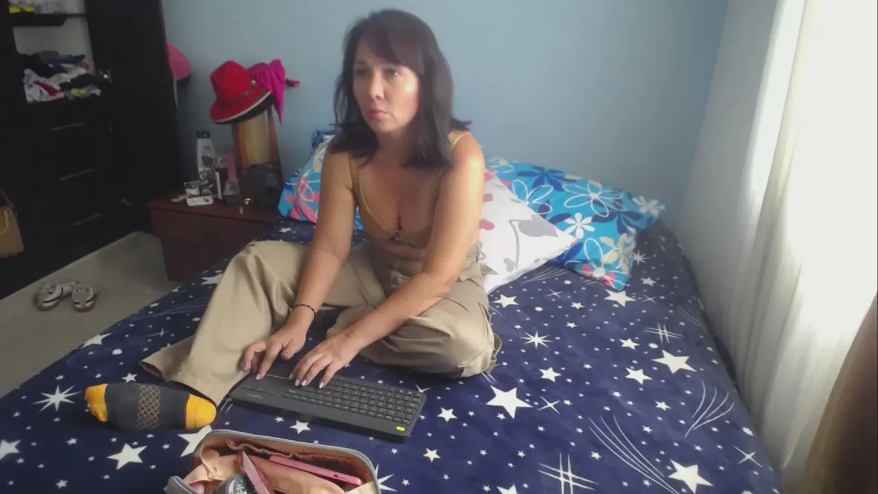 Offline AllisonJones on Cam4