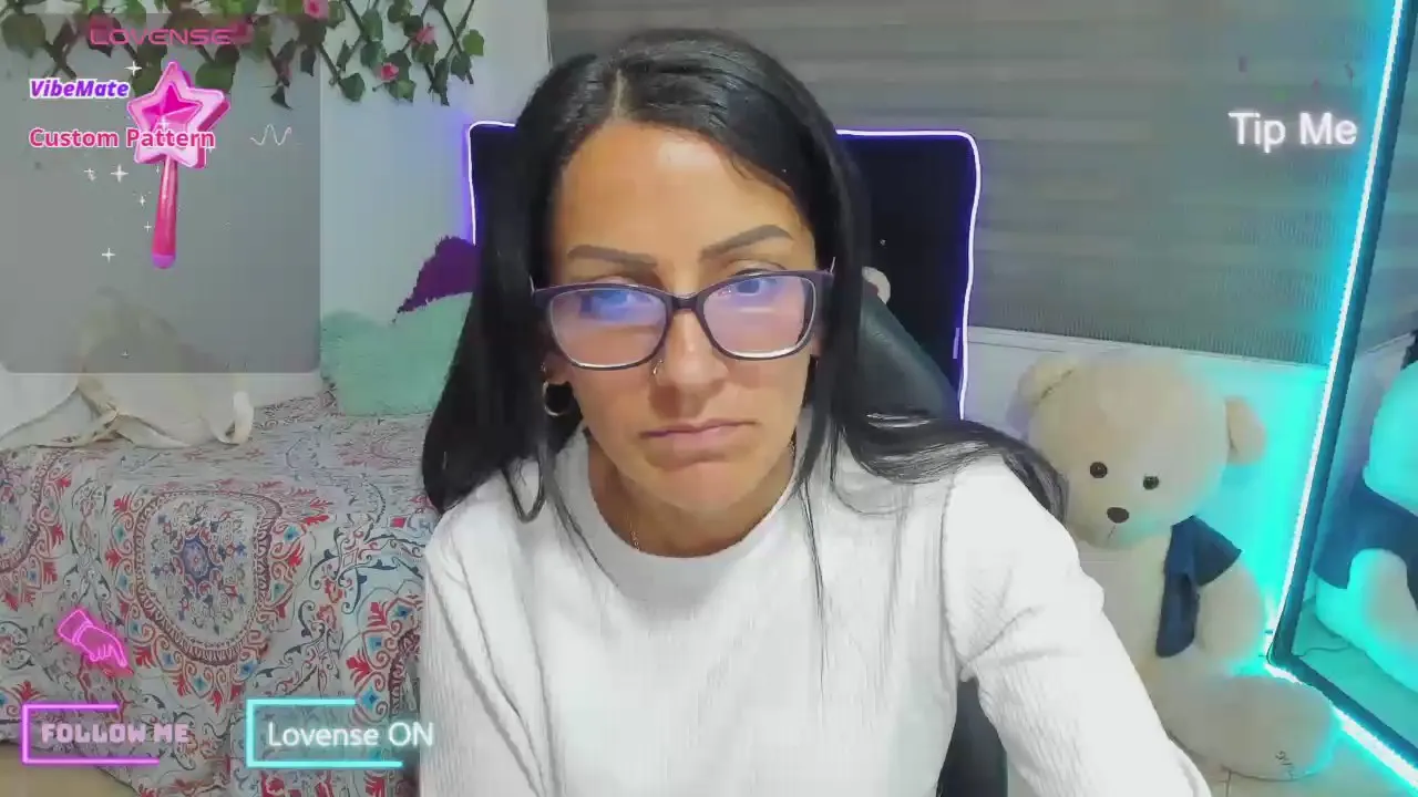 Offline Alma_blue on Cam4