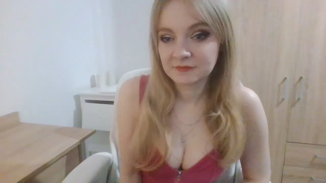 Offline AlmaDesire on Cam4