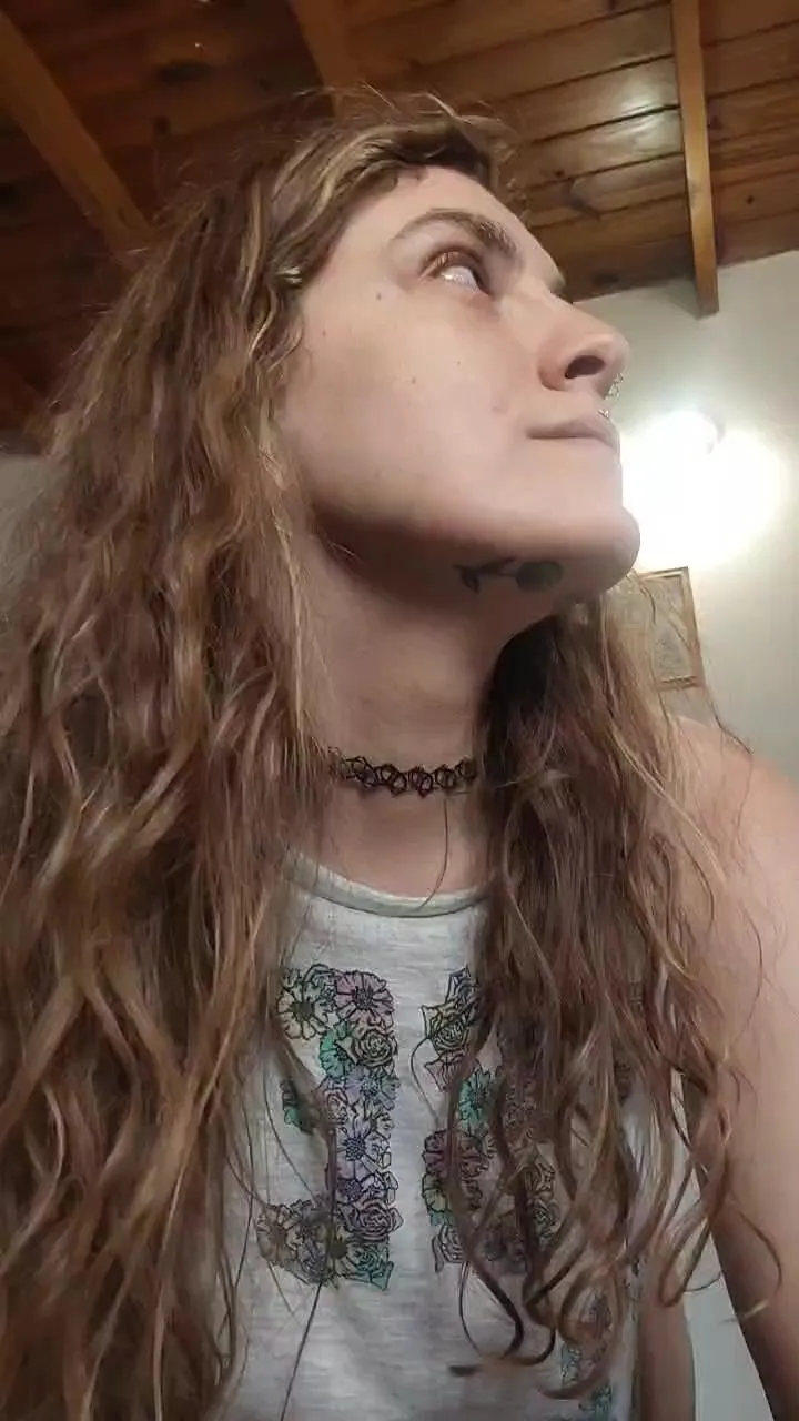 Offline Almita02 on Cam4