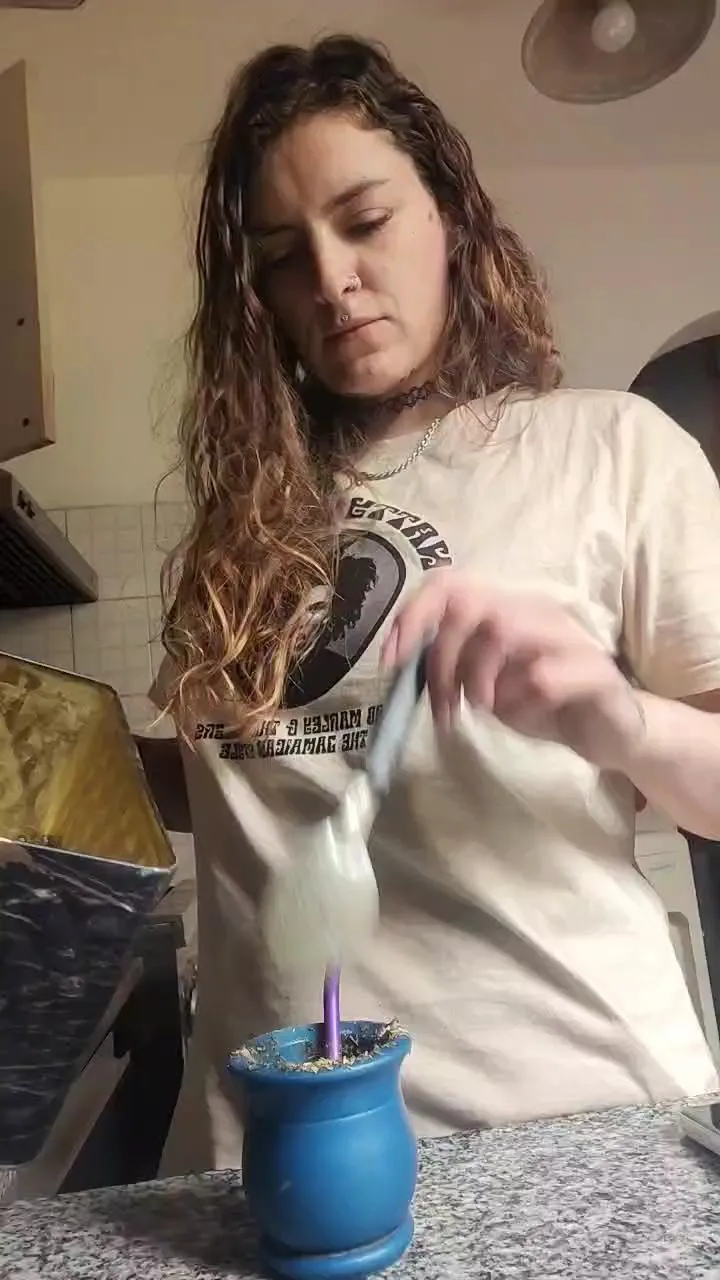 Offline Almita02 on Cam4