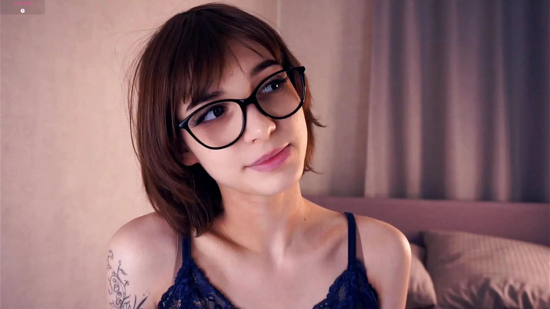 Freechat AlodiaGoodrich on Cam4