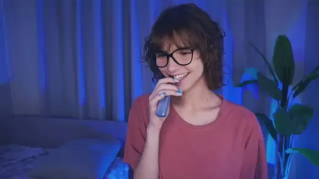 Freechat AlodiaGoodrich on Cam4