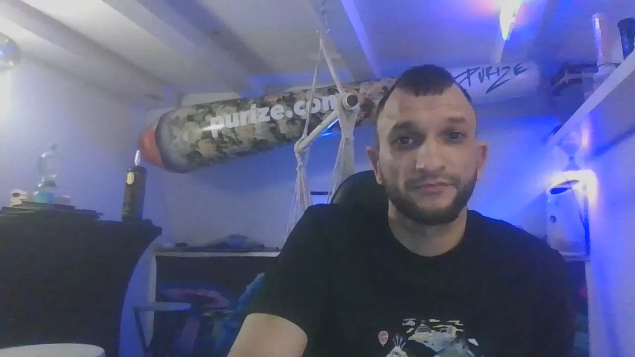 Offline alphausk on Cam4