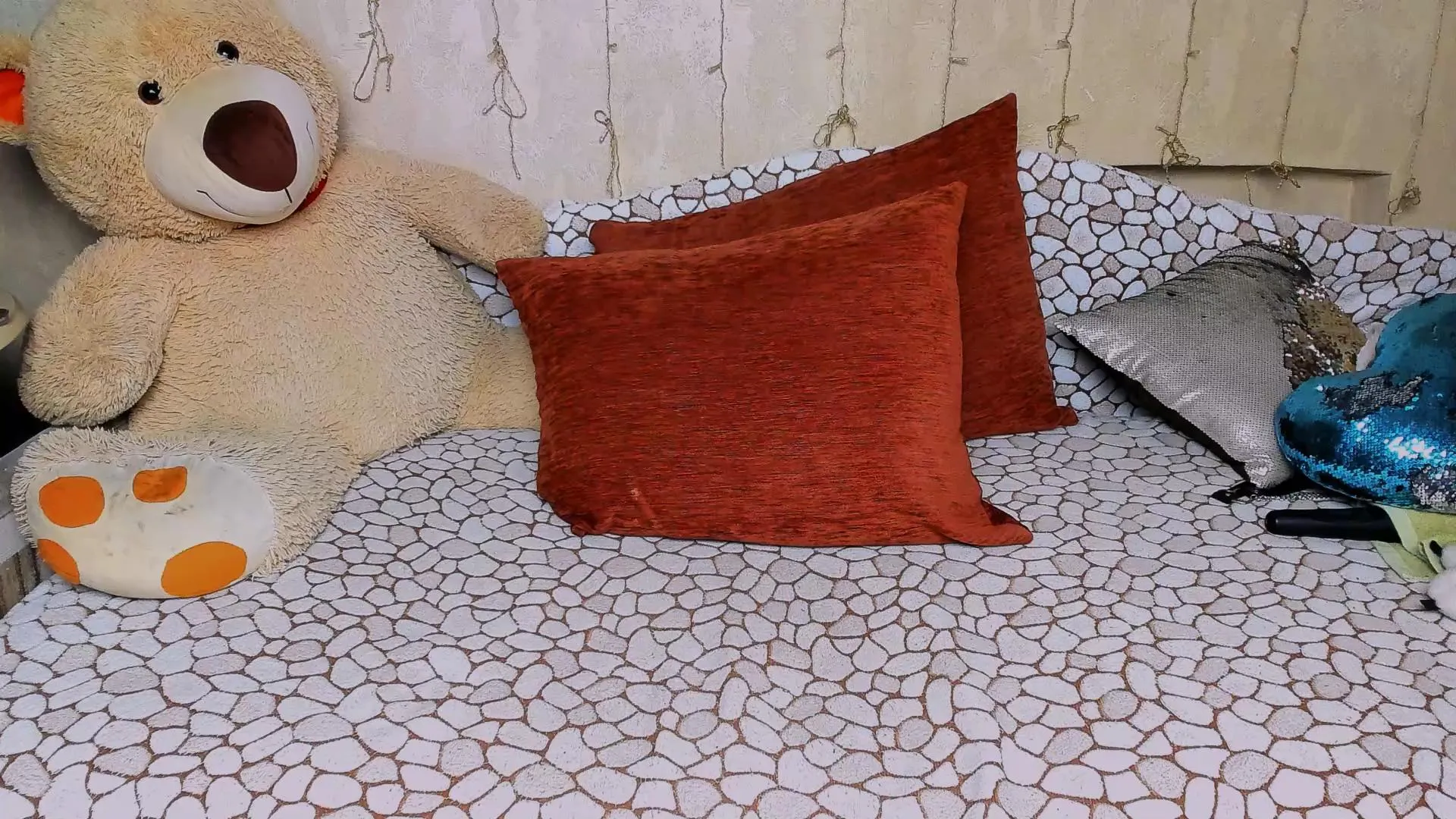 Offline AmberHotQueen on Cam4