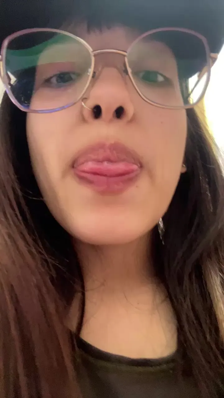 Offline anahi50 on Cam4