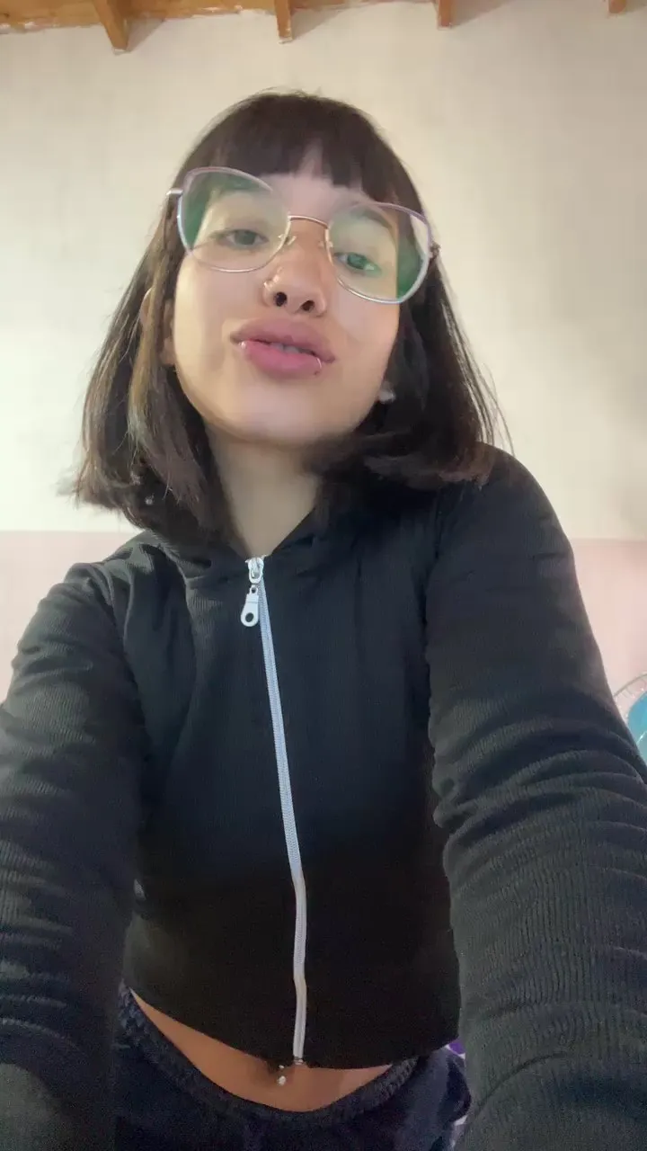 Offline anahi50 on Cam4