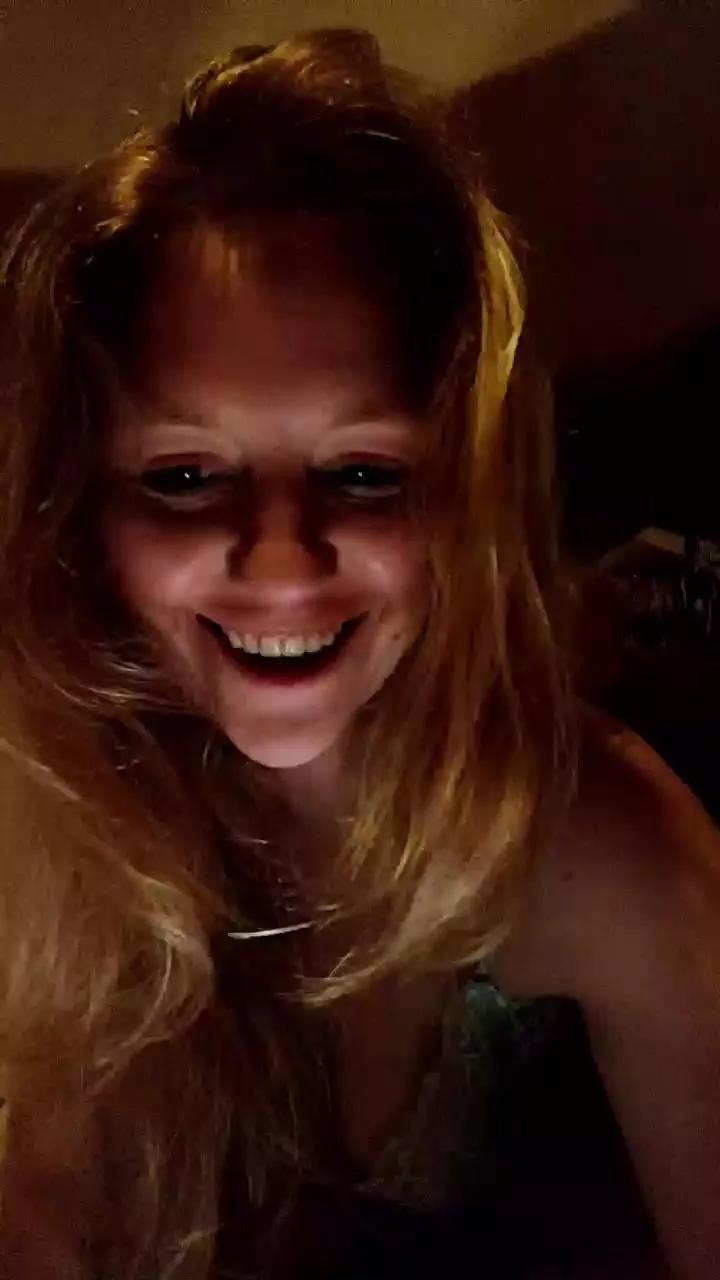 Anayshotgirl from Cam4