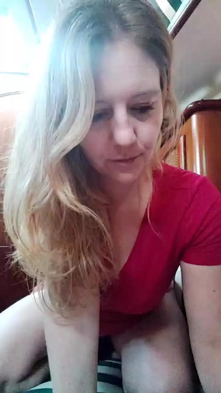 Anayshotgirl from Cam4