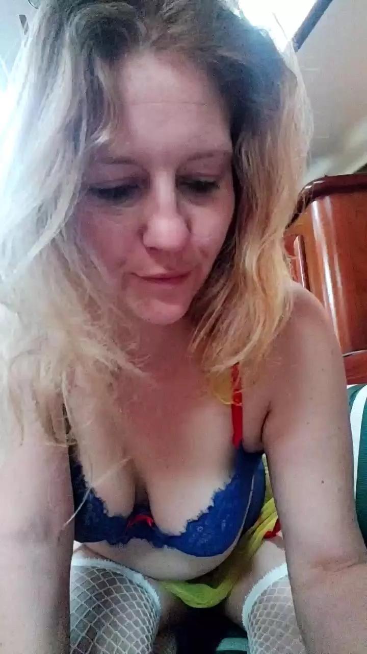 Anayshotgirl from Cam4