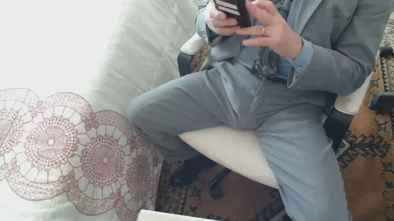 Offline andregrosso24 on Cam4