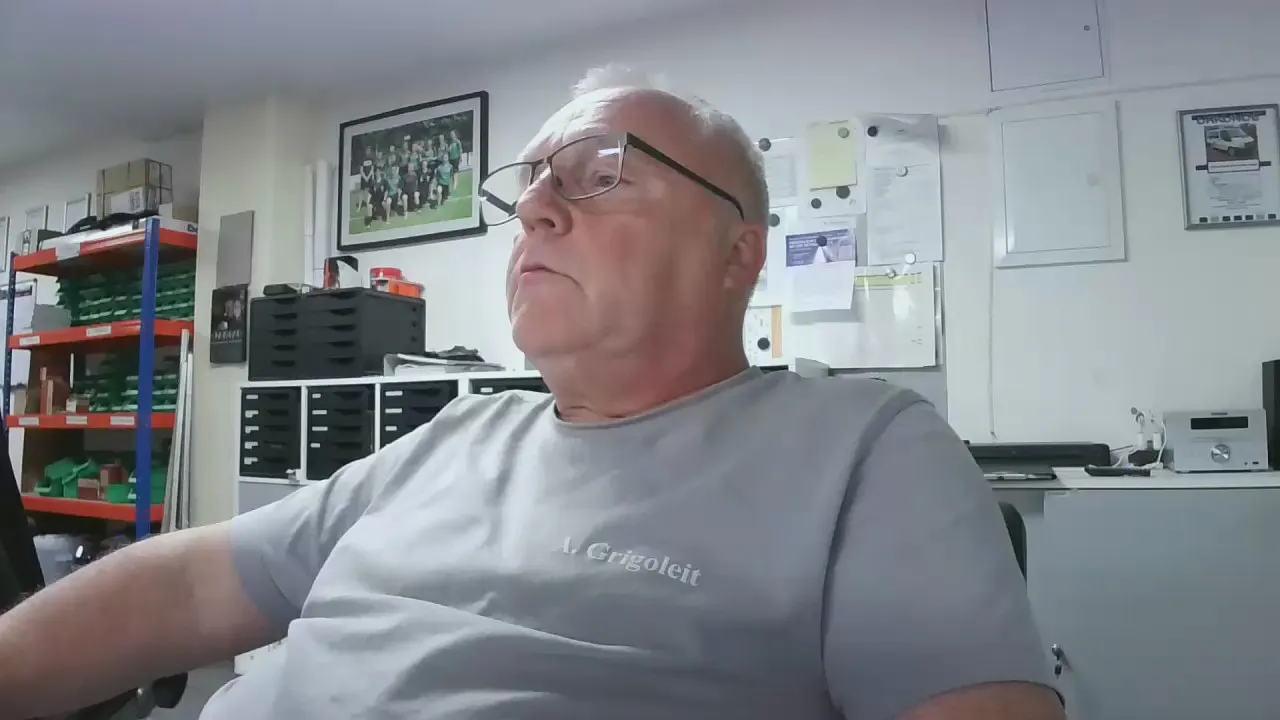 Offline andybo18021 on Cam4