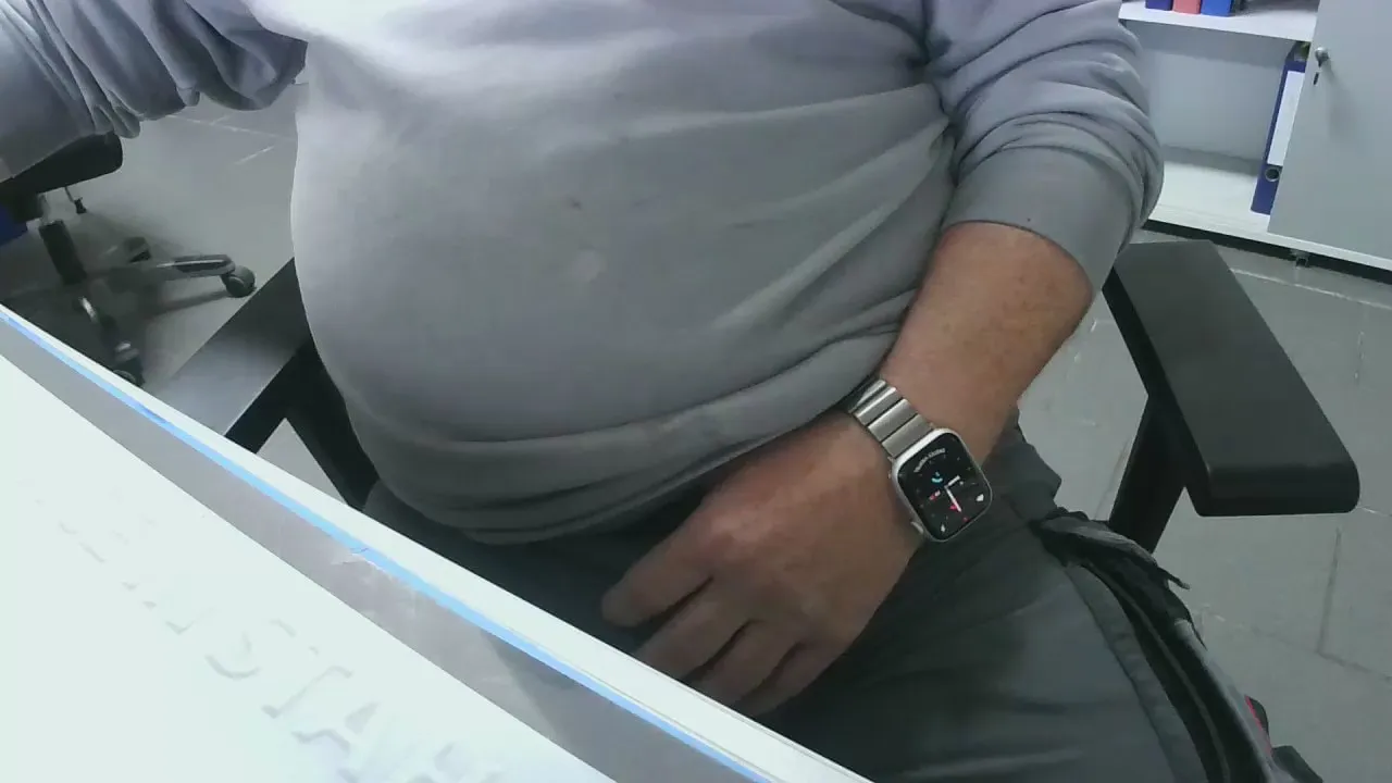 Offline andybo18021 on Cam4