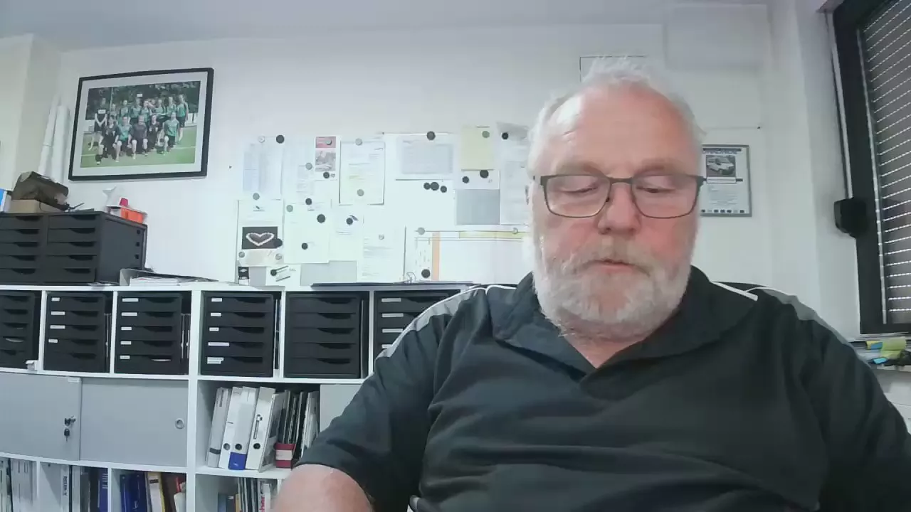 Offline andybo18021 on Cam4