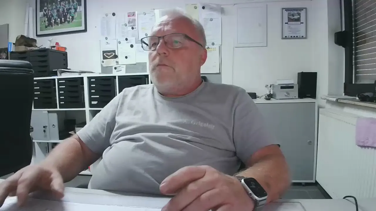 Offline andybo18021 on Cam4