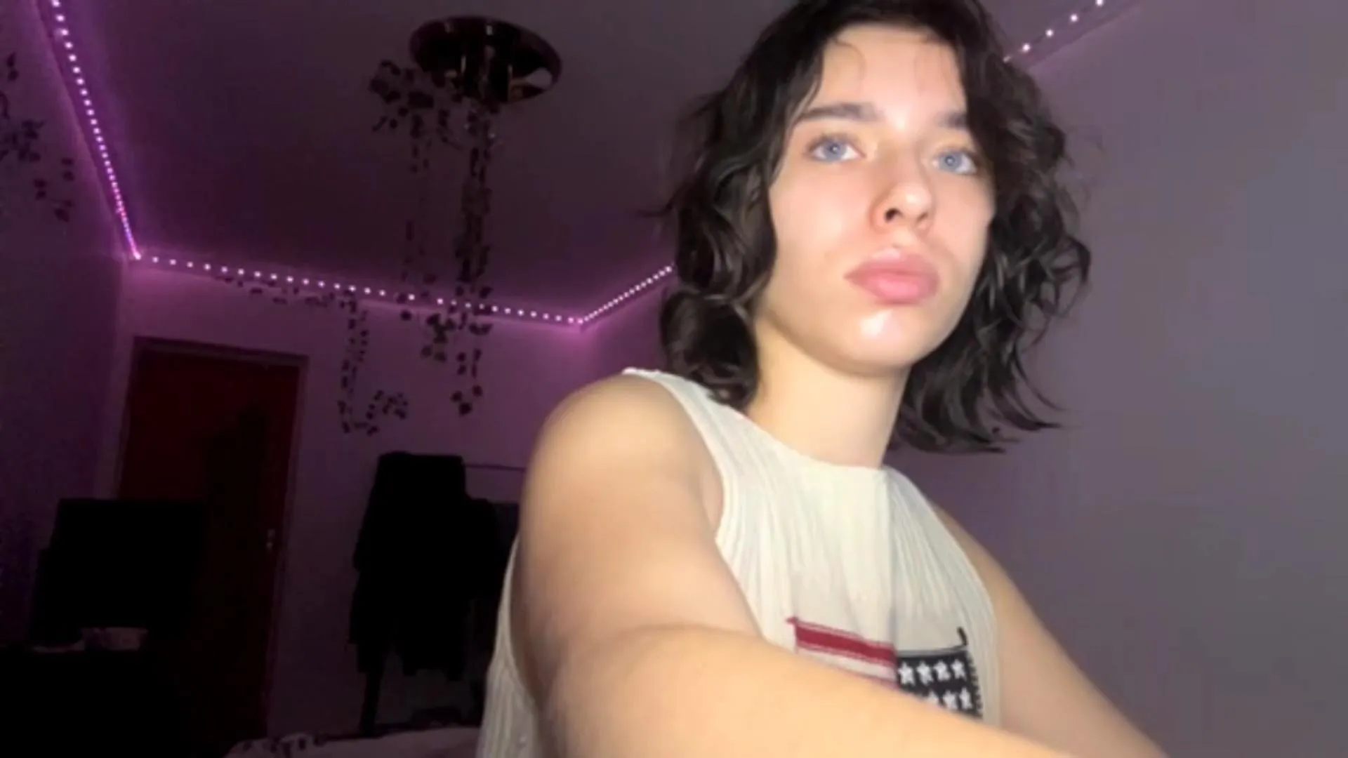 Offline AnnieRaborn on Cam4