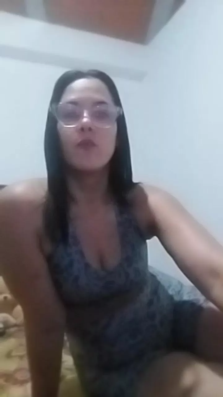 Offline Antonella2_4 on Cam4