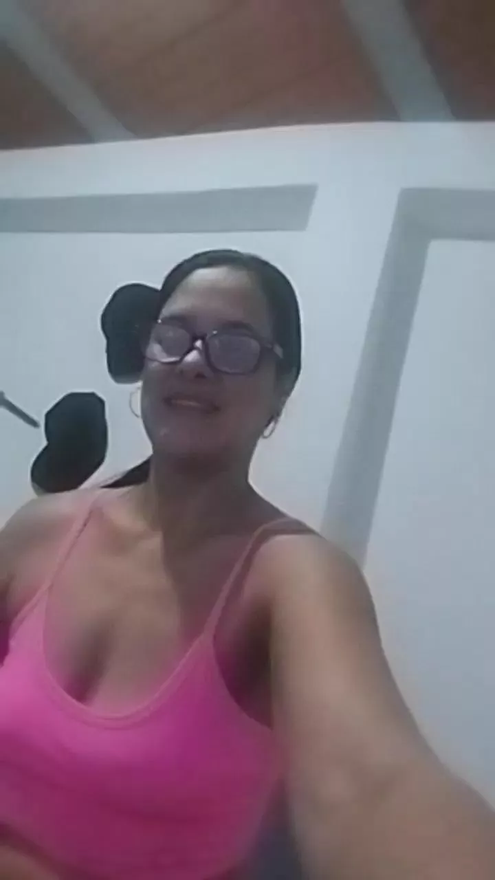 Offline Antonella2_4 on Cam4