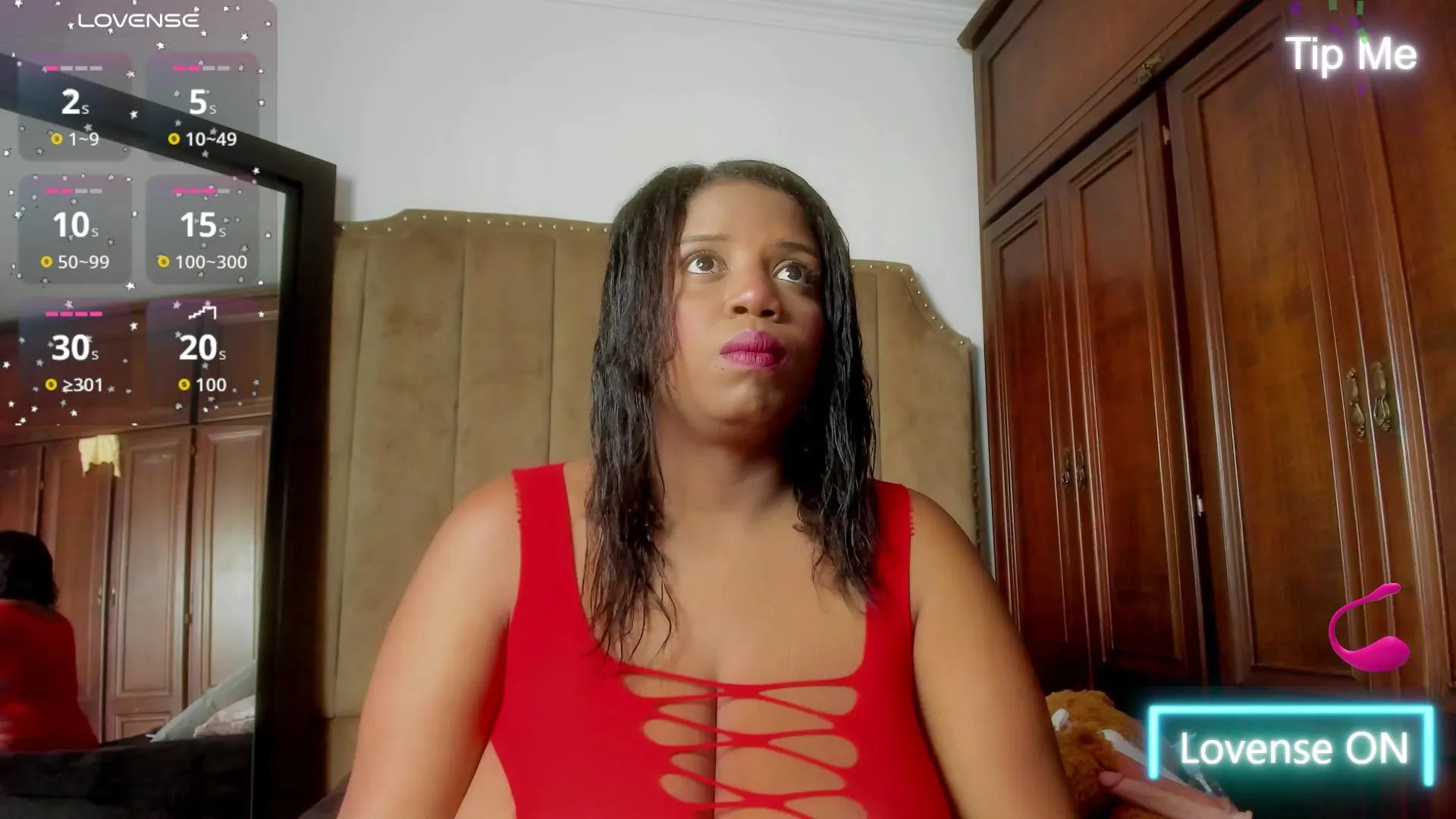 Offline AriaGreenn on Cam4