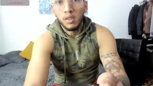 Offline Arianawil on Cam4