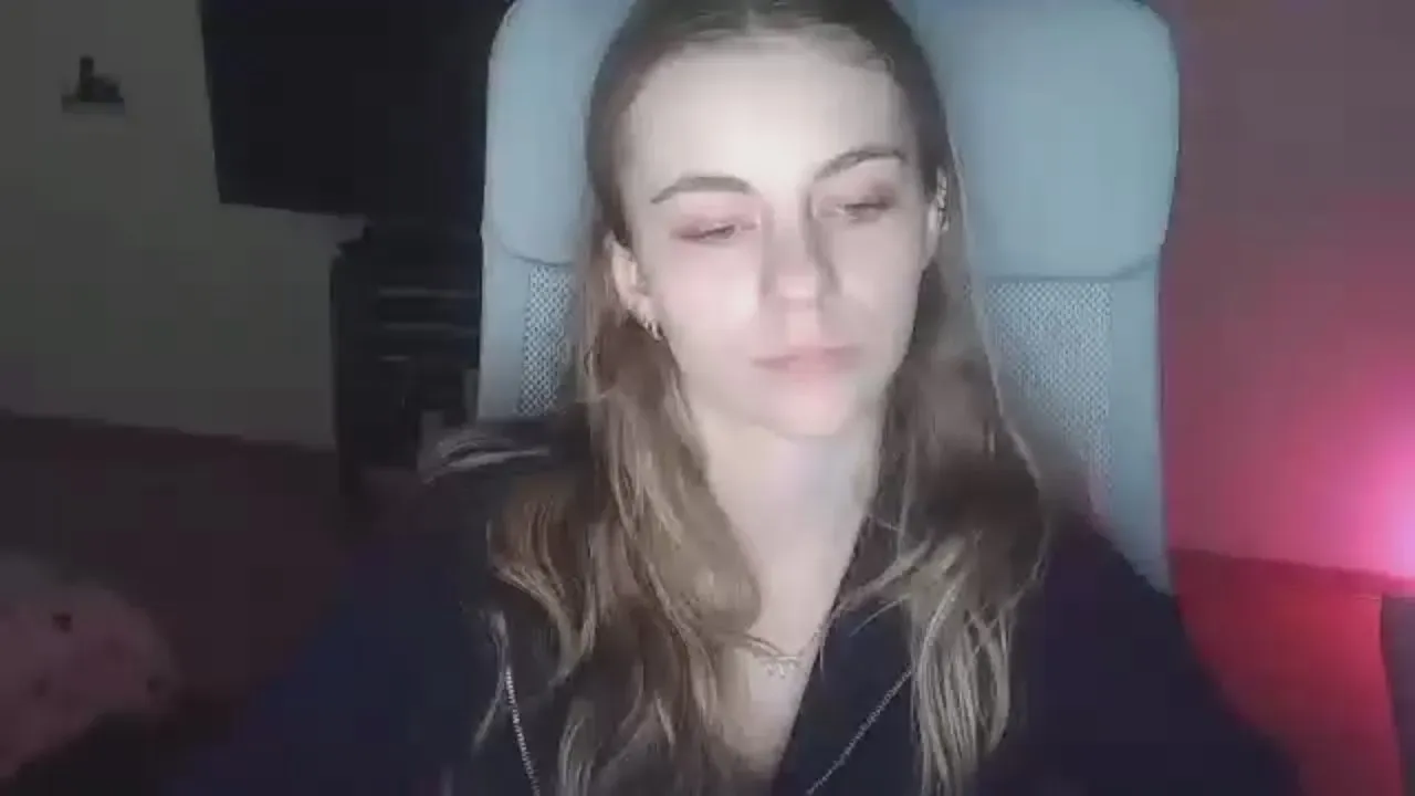 Offline AriaYoung on Cam4