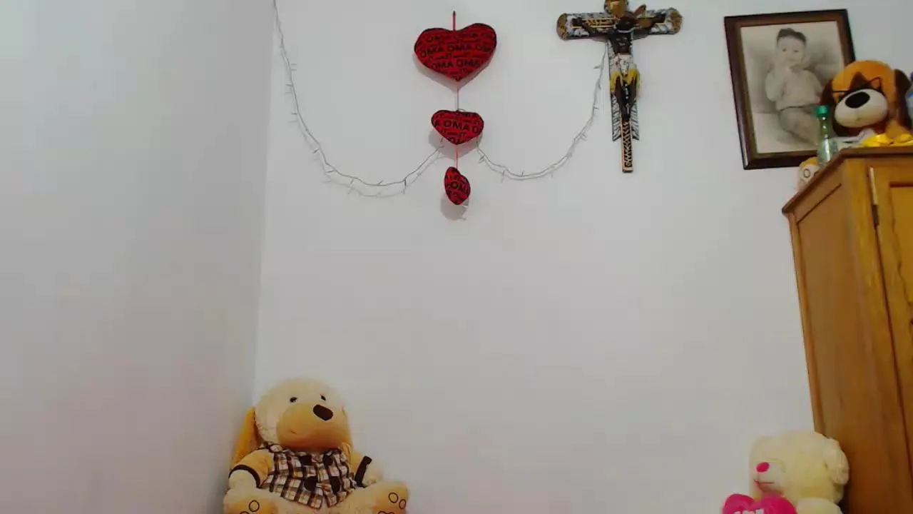 Offline ariellth on Cam4