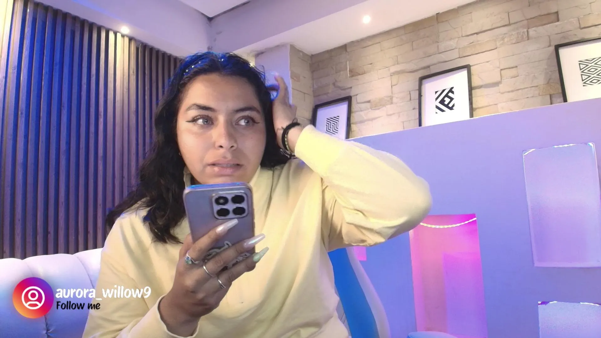 Offline AuroraWillow on Cam4