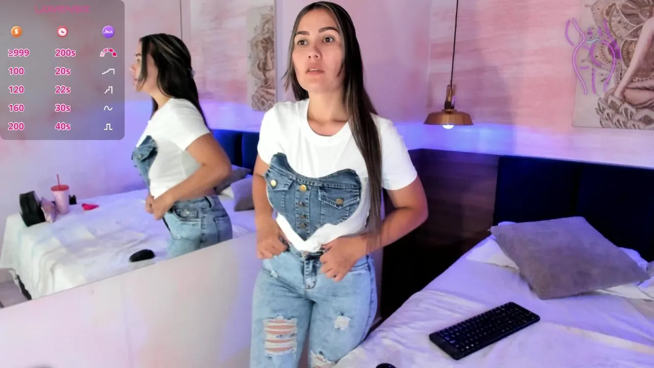 Freechat AvaWhiite on Cam4