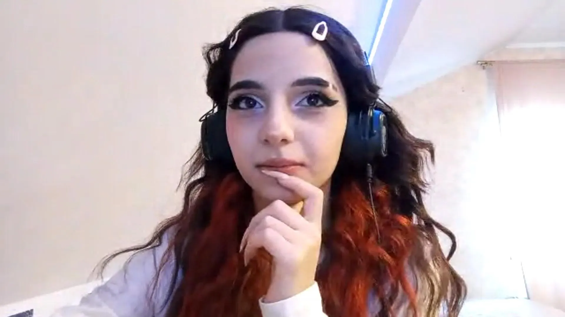 Offline AwrinaSnow on Cam4