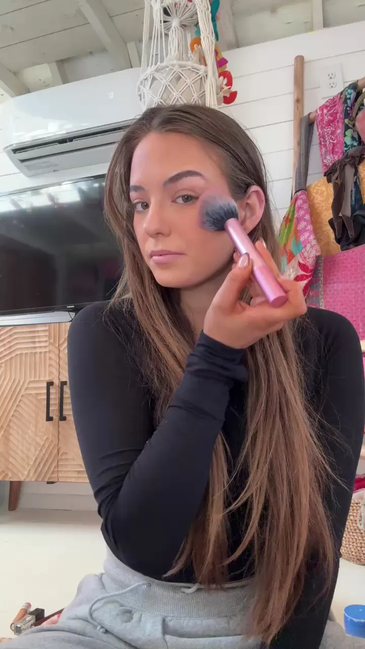 Offline babyyem on Cam4