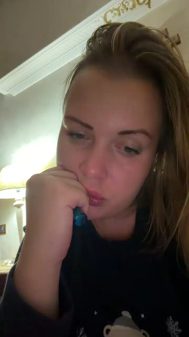 Offline Bambolina2025 on Cam4