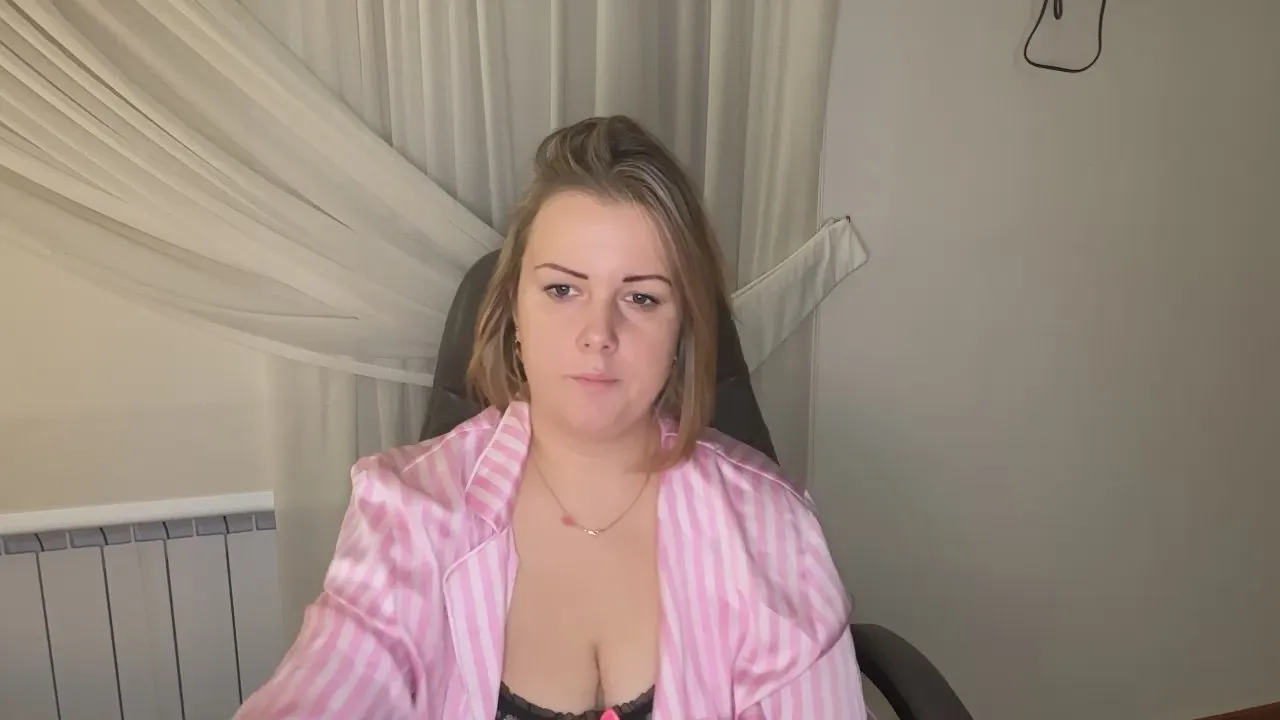 Offline Bambolina2025 on Cam4