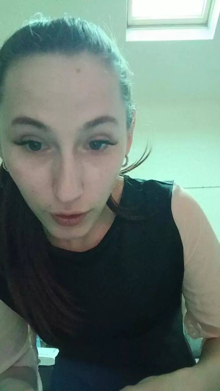 Offline bella522 on Cam4