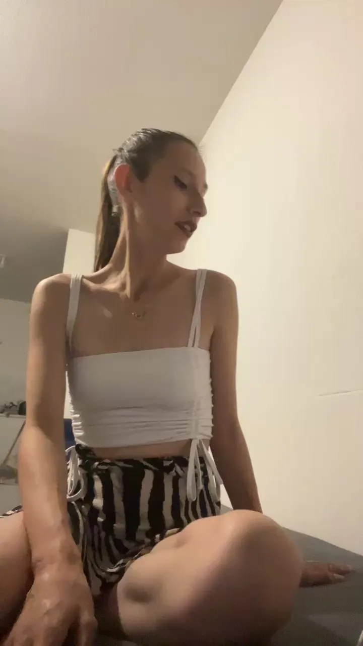 Offline bella522 on Cam4