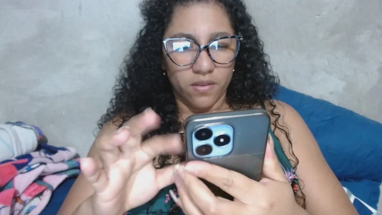 Offline Bellacrespa on Cam4