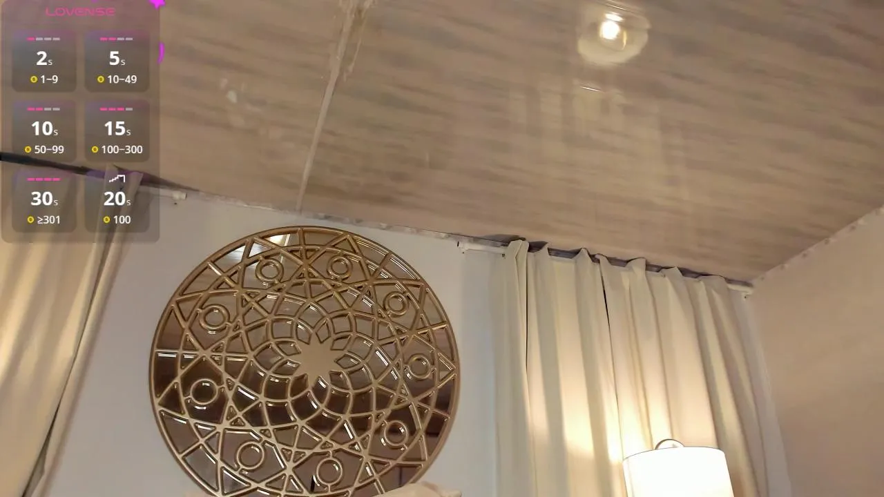 Bellinda_21 —  #blowjob #striptease #squirt #C2C #milk #ass #cute