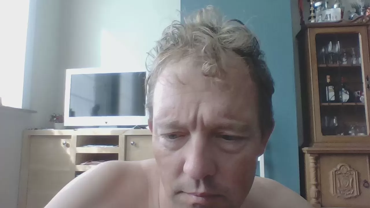 Offline bertolini83 on Cam4