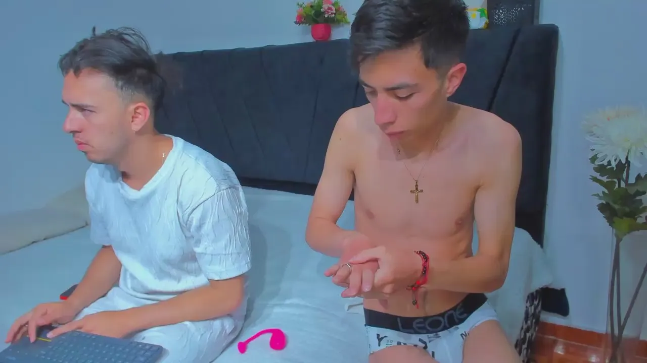 Offline big_dicktop23 on Cam4