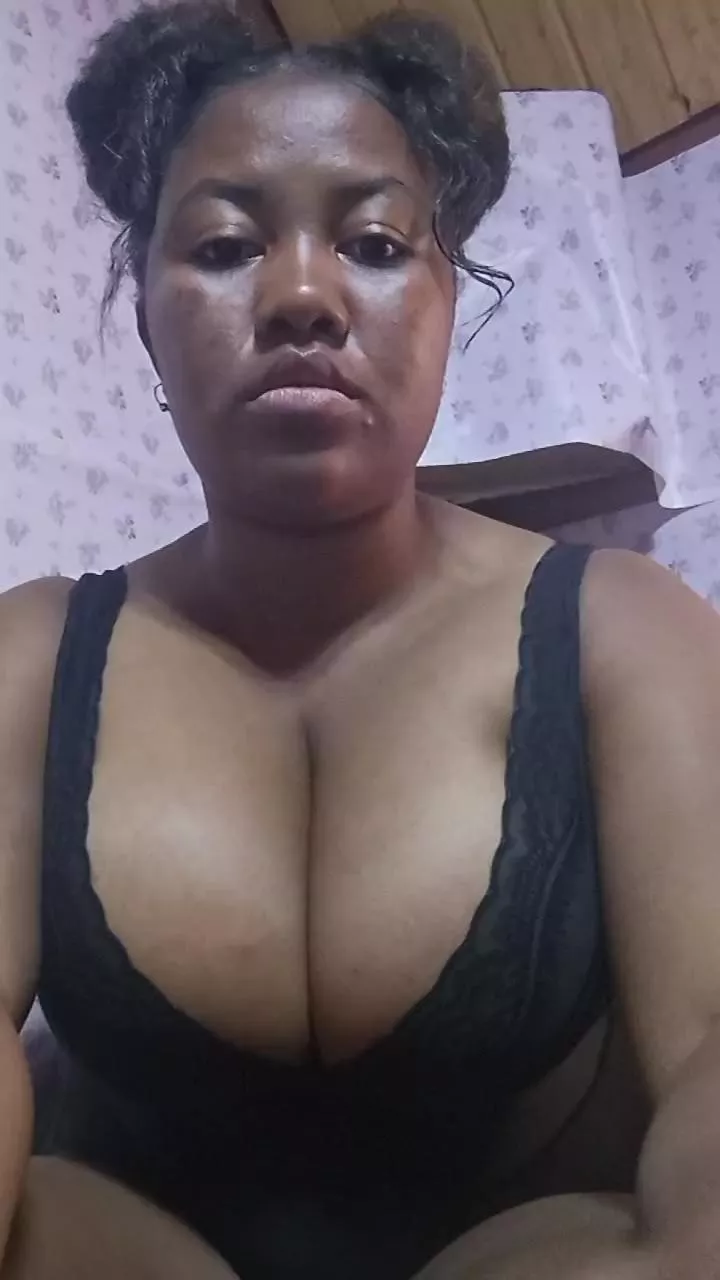 Offline blackhoney_fun on Cam4