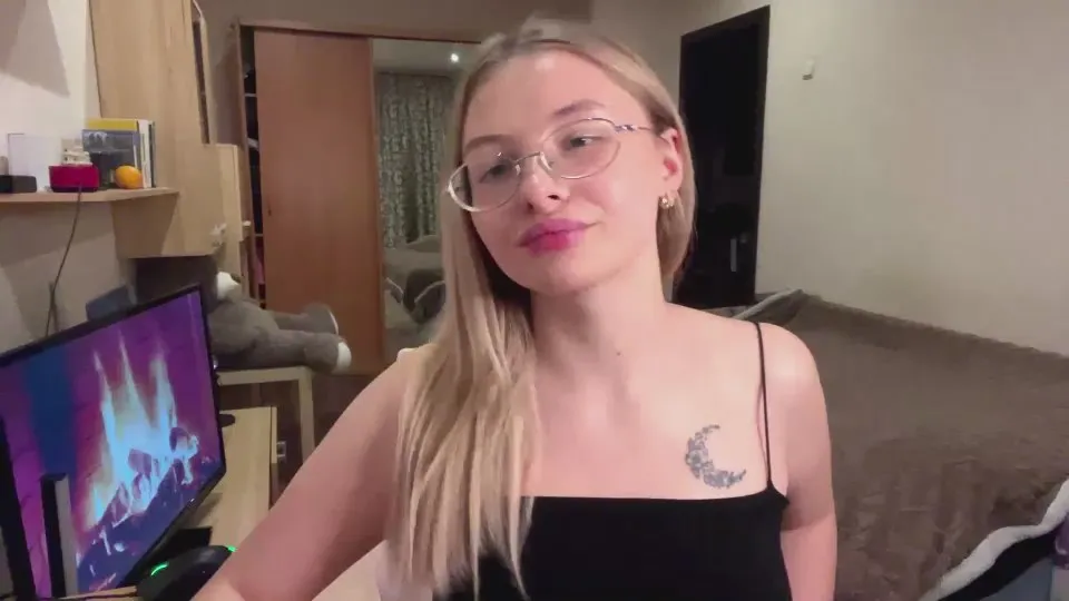 Offline BlazingBlonde on Cam4