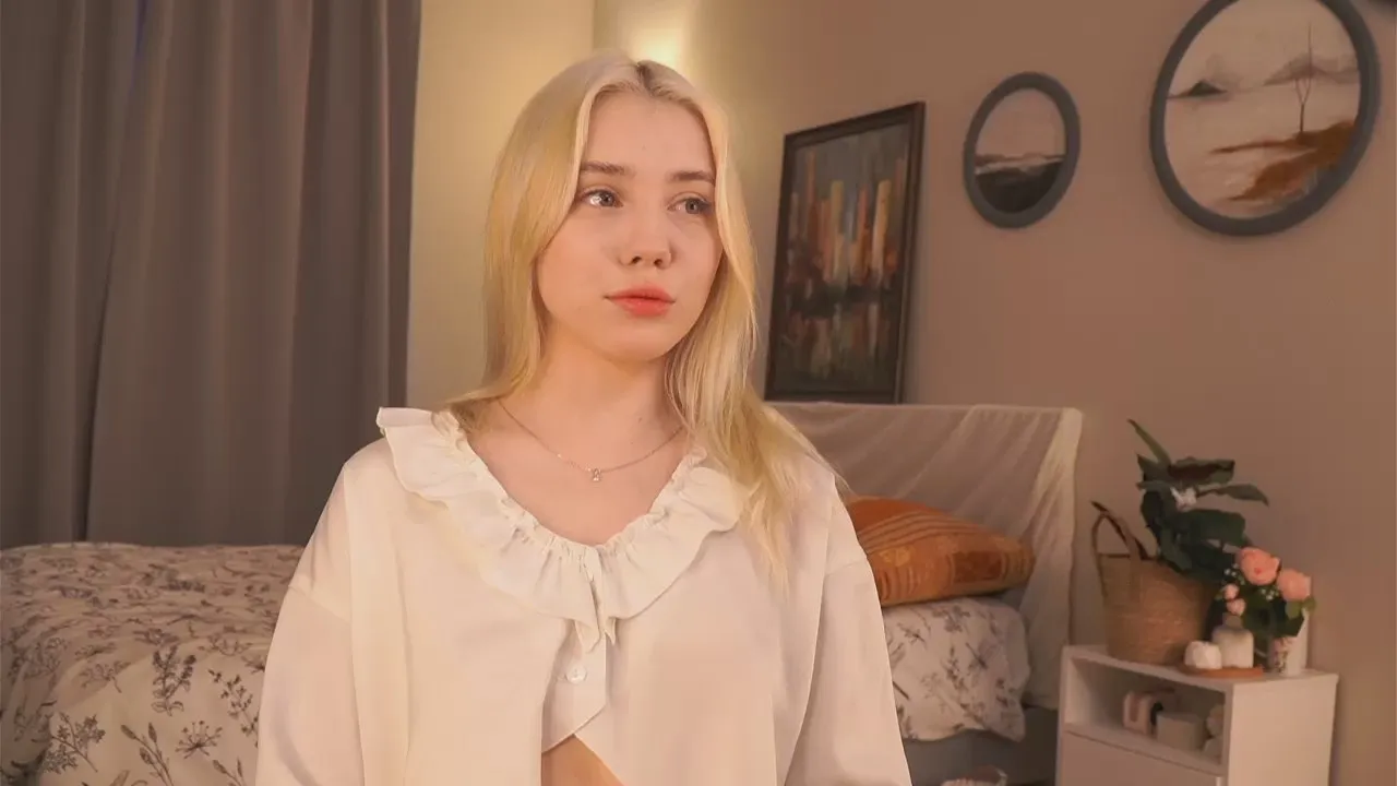 Freechat blue_bow on Cam4