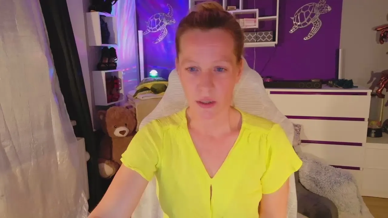 BlueEye_Girl — Freechat on Cam4