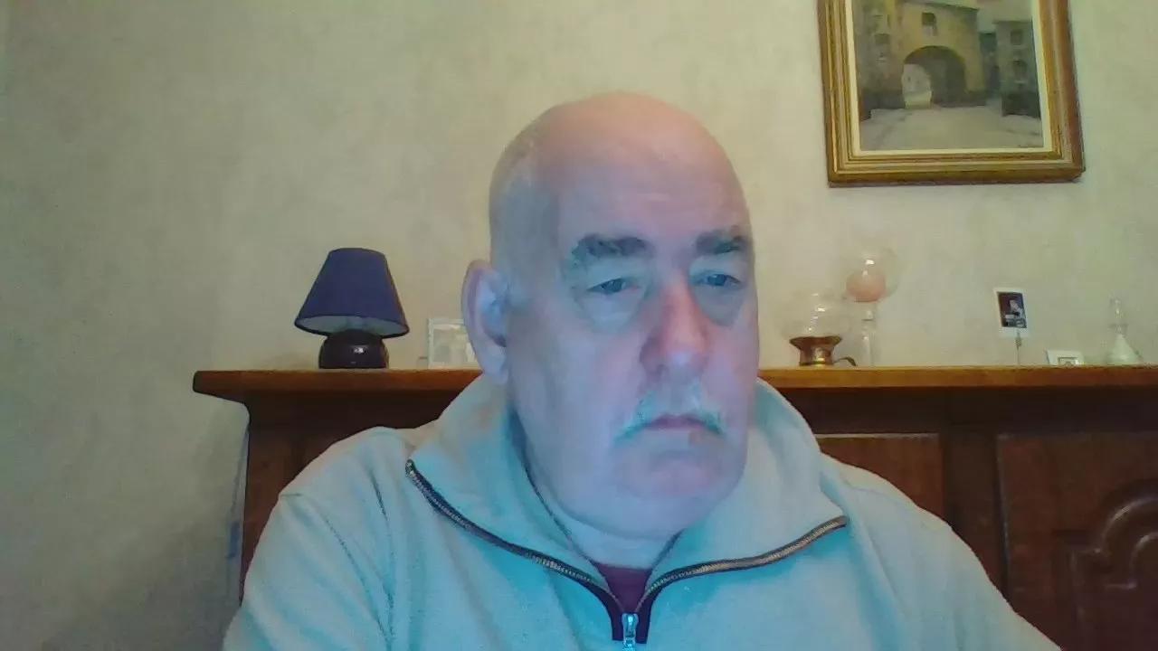 bottom672 from Cam4