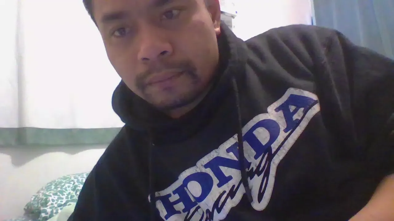 Offline Bryan42LA on Cam4